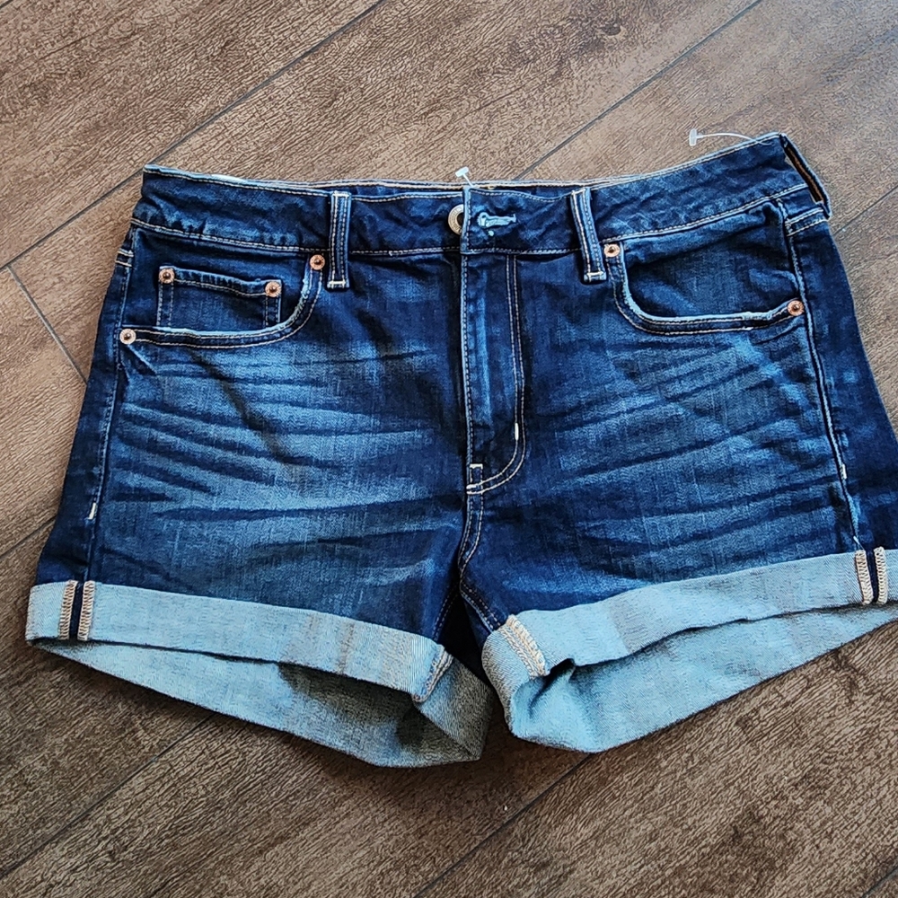 American Eagle stretch tomgirl midi jean short size 8 nwot